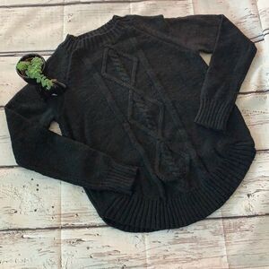 WOMEN’S BLACK NETTED SWEATER